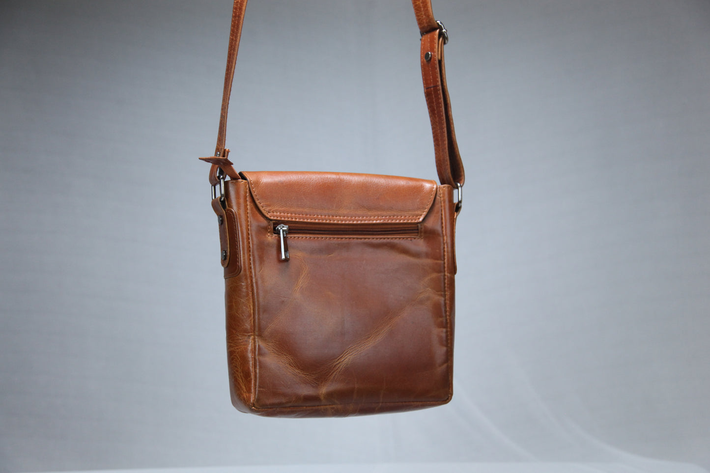 WOLFF | LONDON Pure Crunch Leather Sling Bag